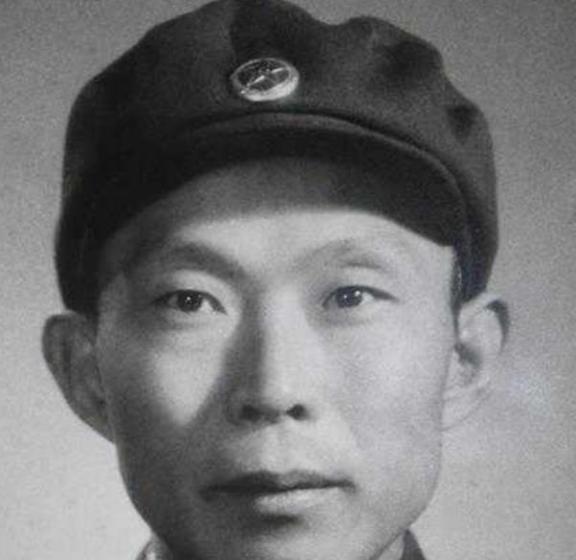 1976年10月，胡炜被撤销一切职务，接受隔离审查。此前他担任解放军副总参谋长、