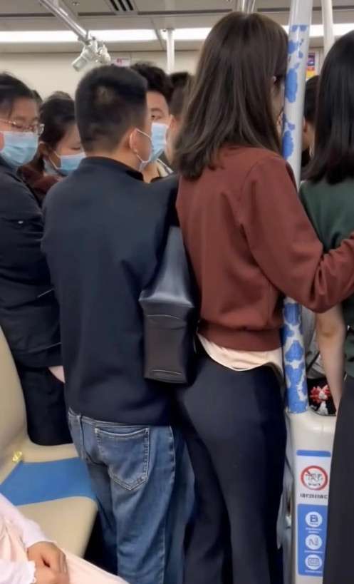 明明有位置，为什么你们都不坐？