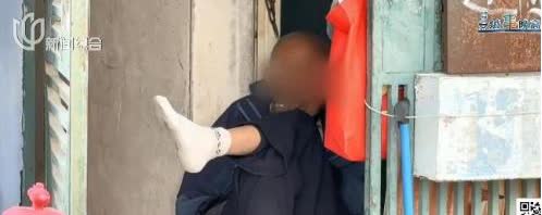 “坏人变老了！”近日上海，一86岁老人在儿子去世后，坚持住在孙女家中，要求孙女和