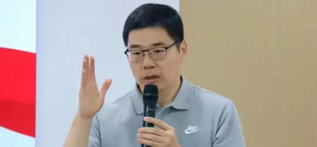篮协主席郭振明，为何对禁赛队员 “下狠手”，对女篮换帅却沉默？宫鲁鸣尚存自知之明