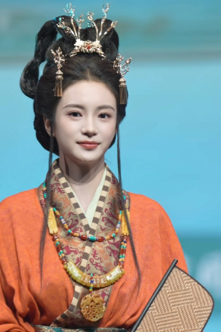 张雅钦的脸真的端庄大气，好一张国泰民安脸，太适合古装了.汉家衣冠，冠绝天下，无出