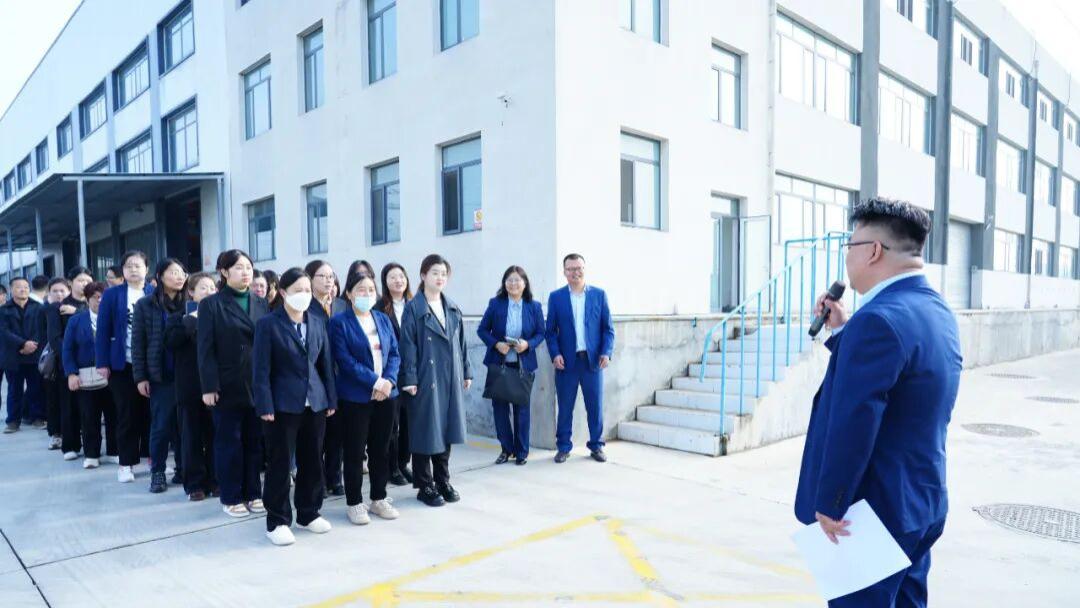 见证实力 共启新程——世纪金榜组织干部职工参观文化产业园