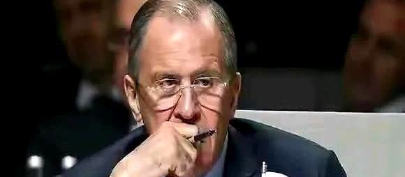 现在拉夫罗夫先生真的不好过，75的年纪本来要该退休了，不过由于国内国际双重压力，
