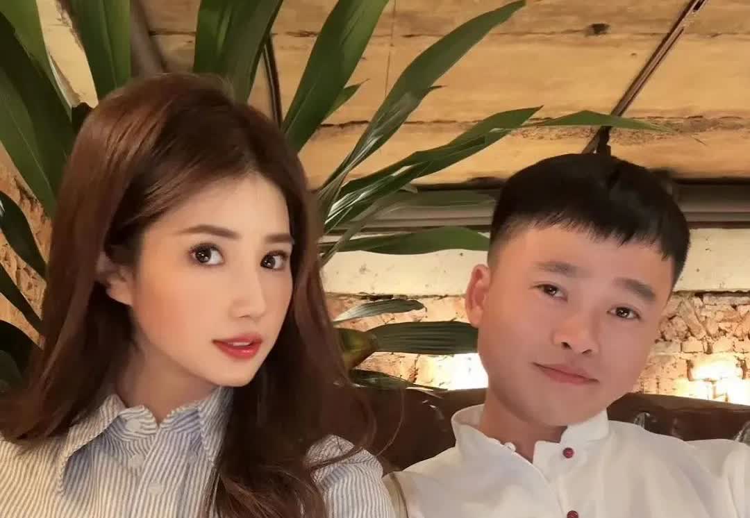 奥运金牌还没捂热，谢瑜就带着网红女友领证了！巴黎奥运会夺冠刚满180天，这位从破