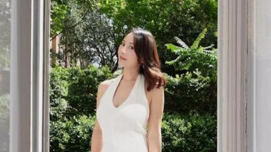 ​现年40岁的TVB前女星袁嘉敏在2009年参加香港小姐竞选获得了最上镜小姐后签约加入了TVB发展