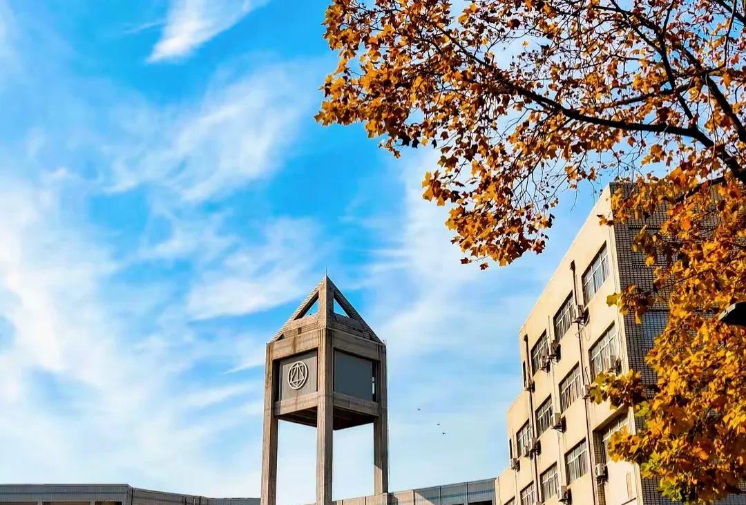          东南大学成贤学院今年的高考招生计划100%完成，而且录取分数线