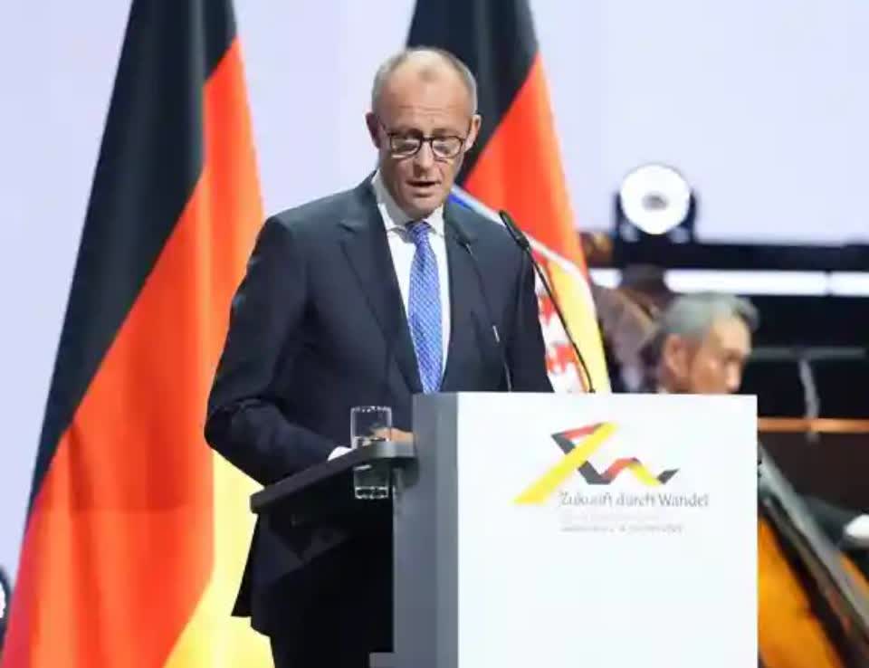 德国总理梅尔茨：德国和欧洲必须展现最好一面以对抗专制阵营。
      10月