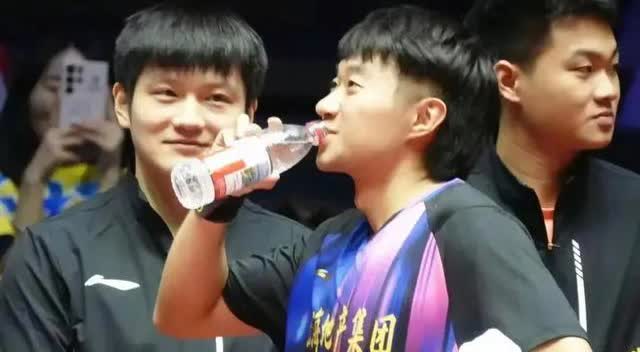 赵子豪保持不败战绩，貌似樊振东附体。

乒超联赛厦门站：
上海地产3：1黄