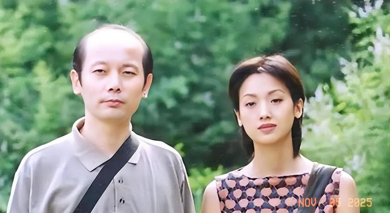 葛优与吴倩莲，在一起的友情合影。