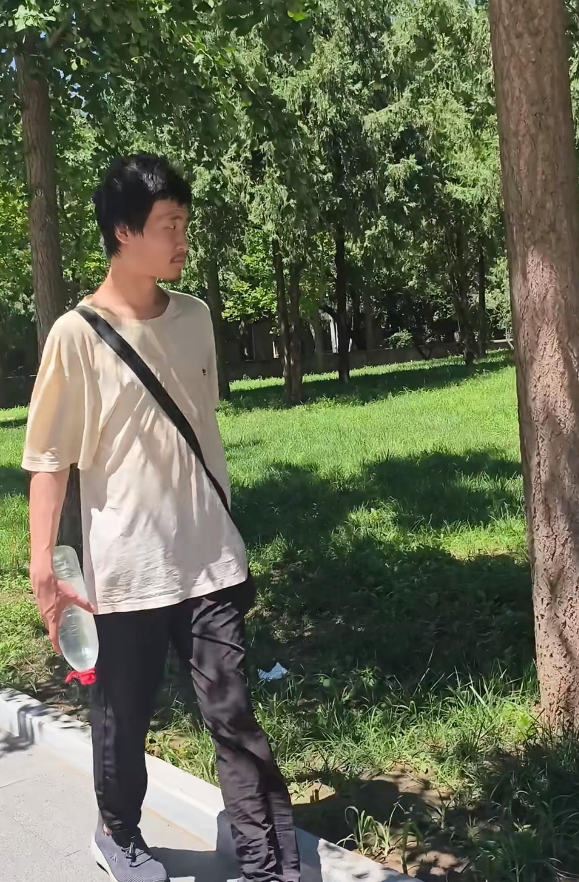 迎面走来的是？
#碰见了个熟人# #遇上你好的感觉# #恰好就遇见你# #我恰巧
