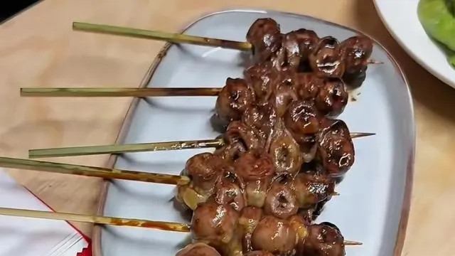 董洁保剑锋日料店密会引热议！新剧演夫妻竟被22岁赵今麦喊妈？