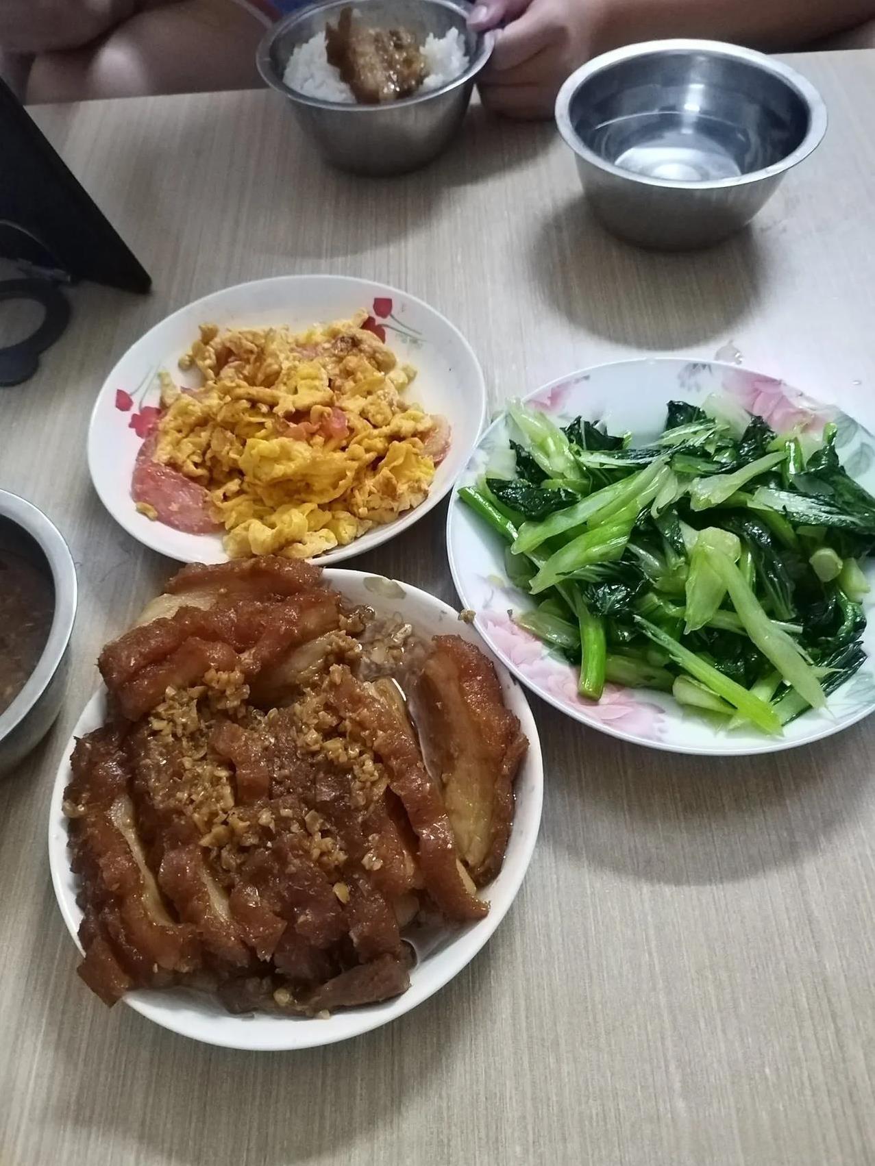 在深圳，自从通了管道煤气，真的省下了好多钱了。
现在充50块钱，都可以用两个多月