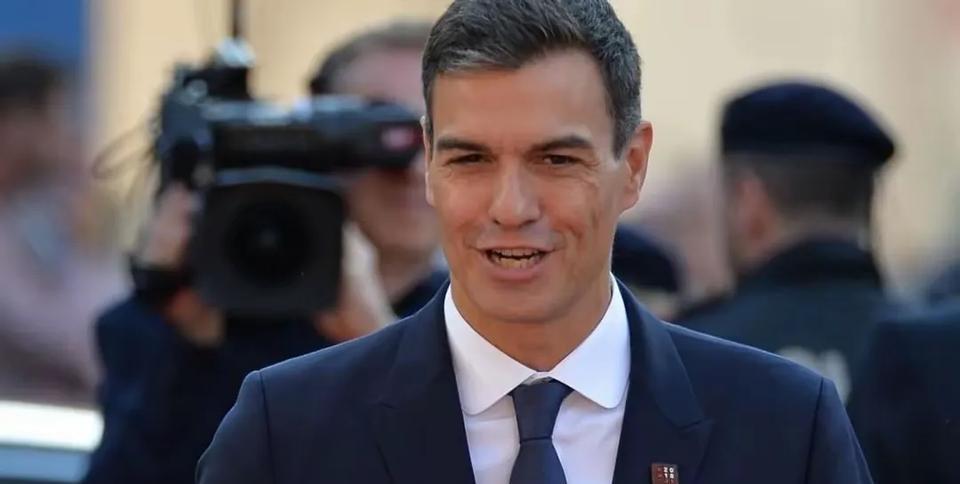 西班牙首相桑切斯赢麻了。西班牙首相桑切斯对中国展开了为期2天的正式访问，两国签署