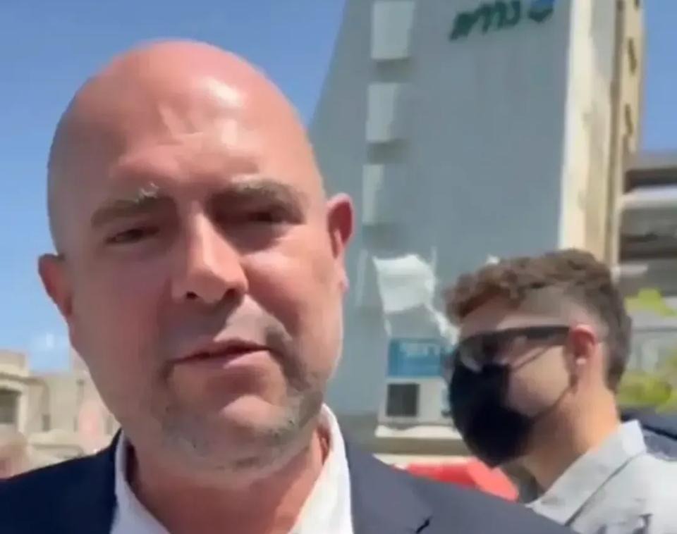 以色列彻底怒了！以色列国会发言人阿米尔·奥哈纳愤怒喊话说，伊朗袭击了特拉维夫的医