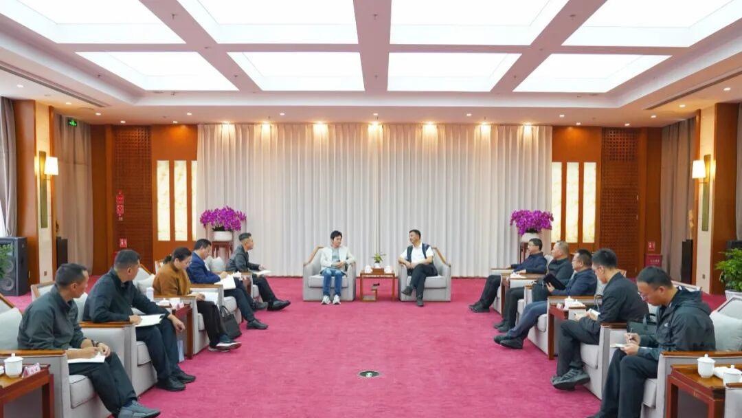 张卫东会见域上和美集团董事长邱伟一行