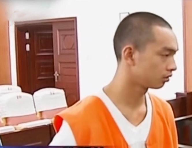 2013年，21岁农民工手持菜刀闯进银行，被捕入狱后收到了百万的捐款，当地老百姓