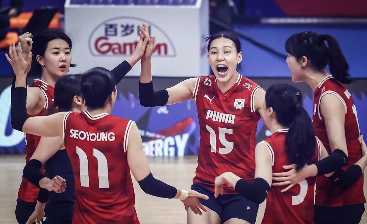 韩国女排2-3（25-17/17-25/25-21/9-25/9-15）捷克女排