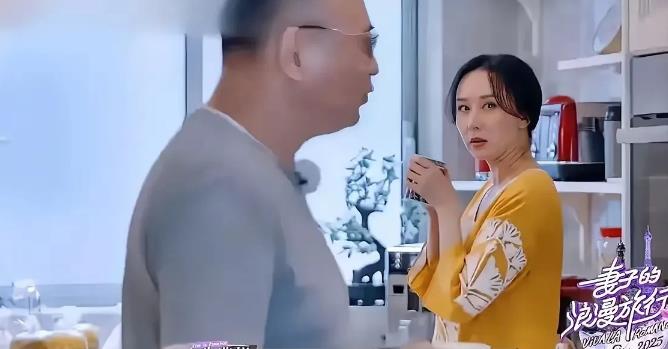 胡静这个眼神很凌厉！
如果不是节目效果，我觉得她是在模仿婆婆林秀琴。

朱兆祥的