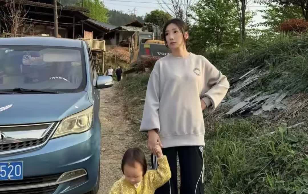 这是柳岩？是的，这就是柳岩。
看照片，我不说的话，怎么也想不到柳岩吧。蒙一看就