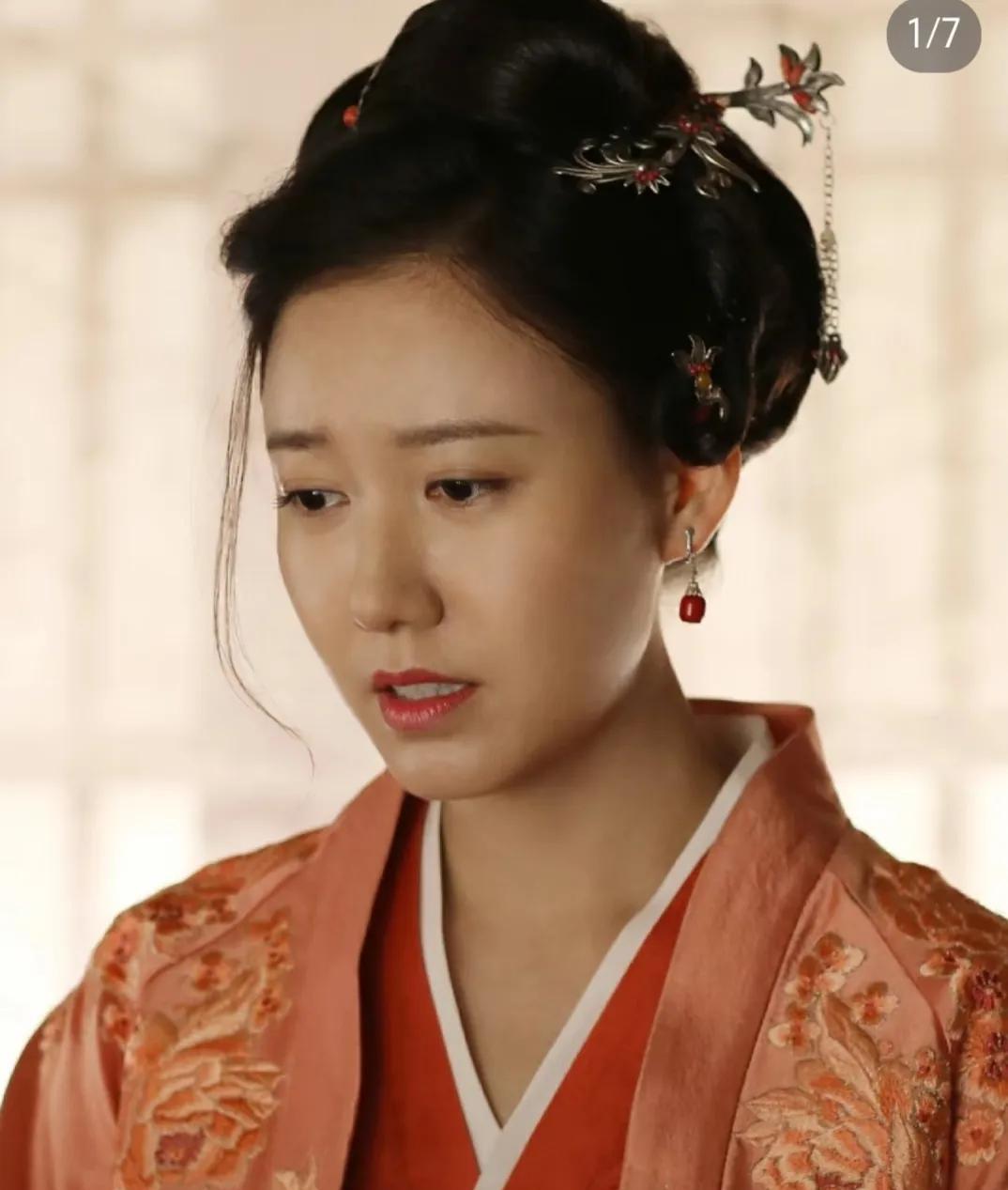 从婉拒顶流到儿女双全！高露用20年诠释：不争不抢的人生也能圆满