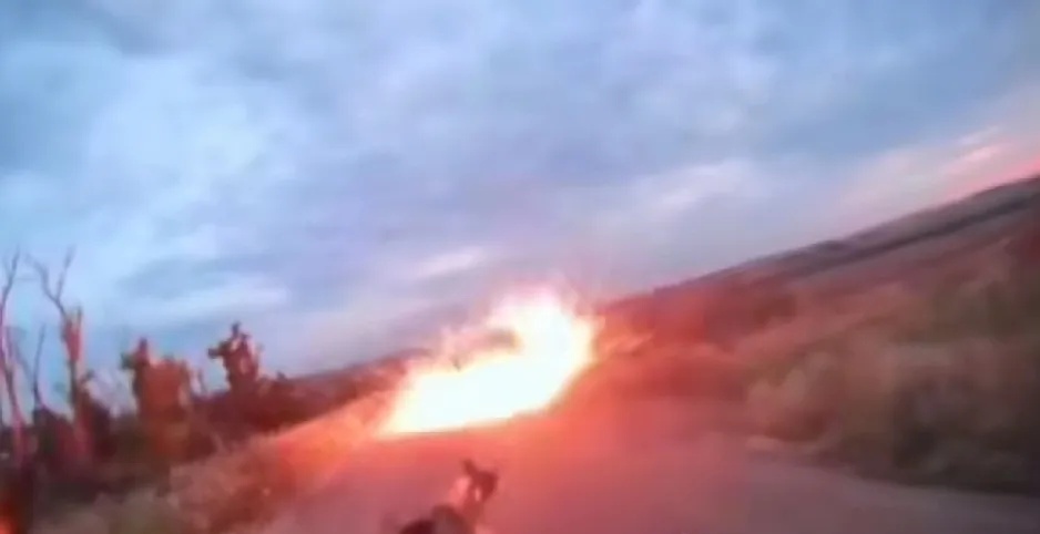 凌晨，俄军大规模无人机与导弹袭击奥德萨，多处起火。



这场战争不仅改变了战场