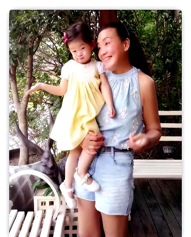 张兰又被孙女炸场了！这基因绝了！

10岁孙女身高直逼1米六！张兰在直播间笑得后