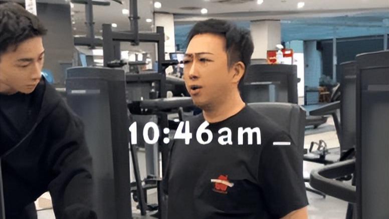 于正晒腹肌上热搜，自我营销再出新招？