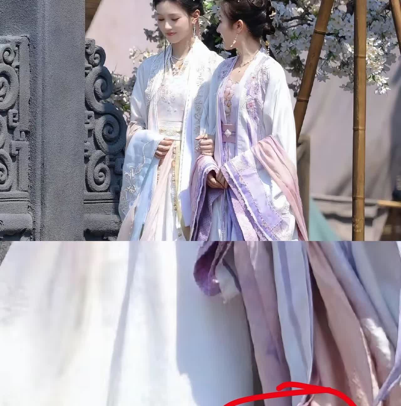 李兰迪也确实不容易，原来电视剧中那么好的比例，全靠这双增高鞋。