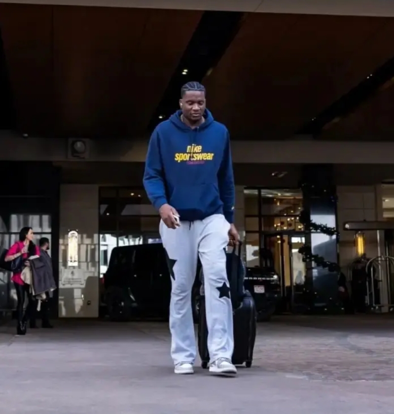 我强烈建议火箭中锋卡佩拉增加自己的出手次数！在今天火箭主场以100:97击败太阳