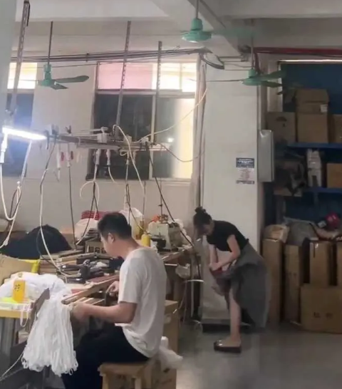 车间里总是弥漫着不正经的气息了！