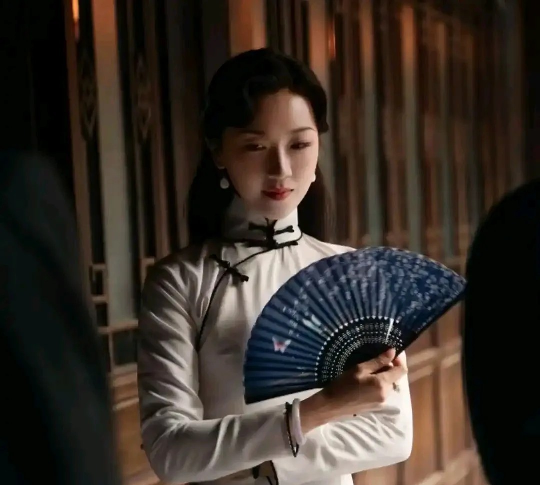 继续追剧《潜渊》。

非常喜欢青年演员菅纫姿恬，那淡如菊的样子。她虽然不是最