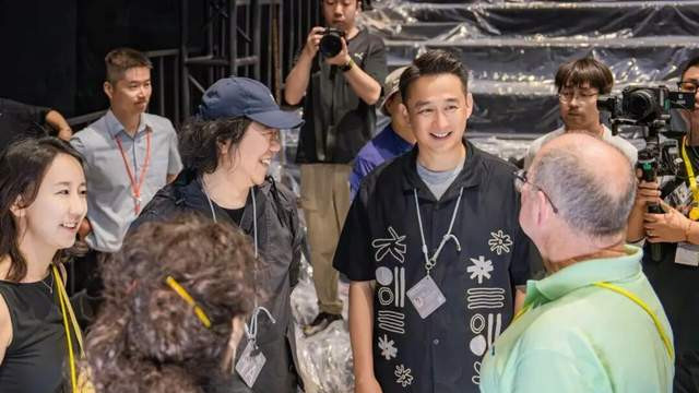 文与旅各唱各的戏，才有了乌镇戏剧节的12年｜黄磊专访