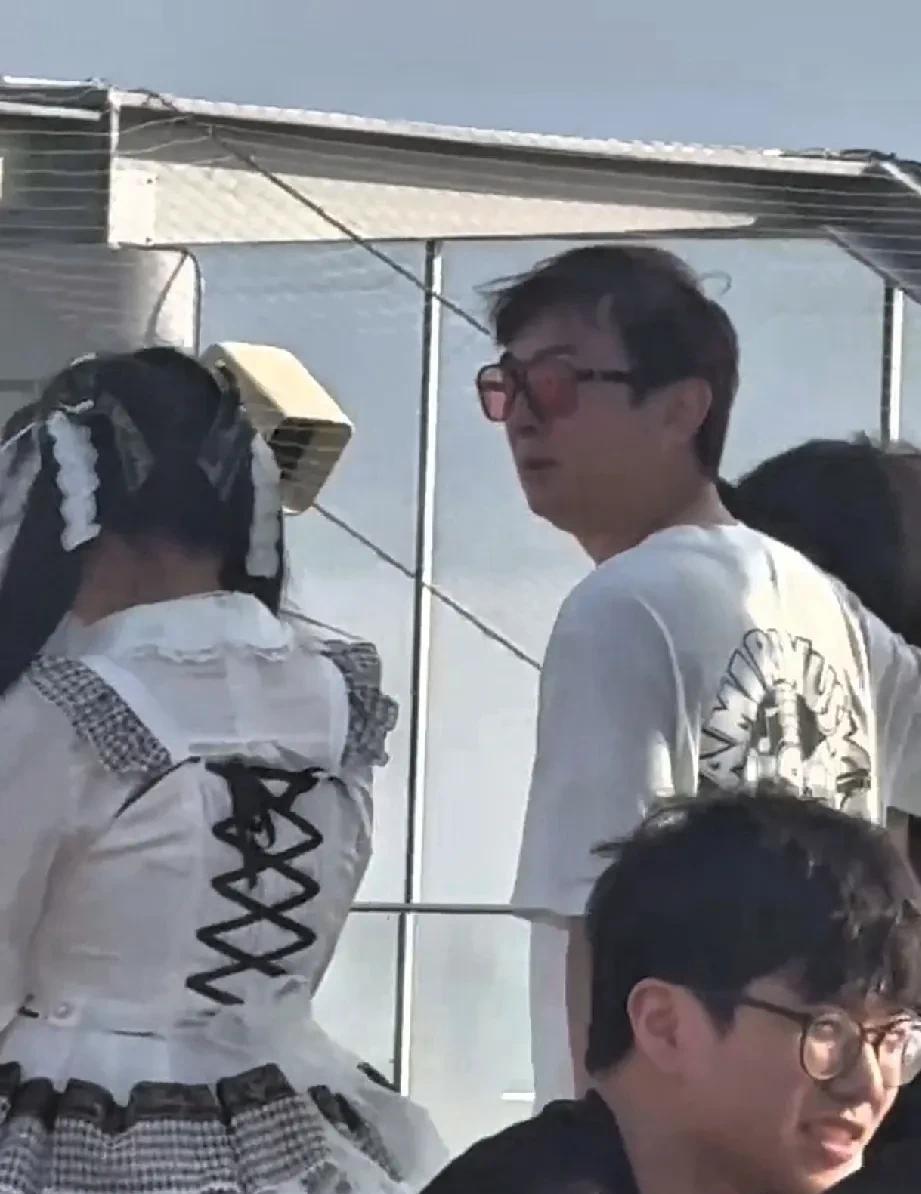 王思聪这新生活节奏就是挺省钱啊！看来资金链真的断了，吃老本的状态也是很明显了啊！