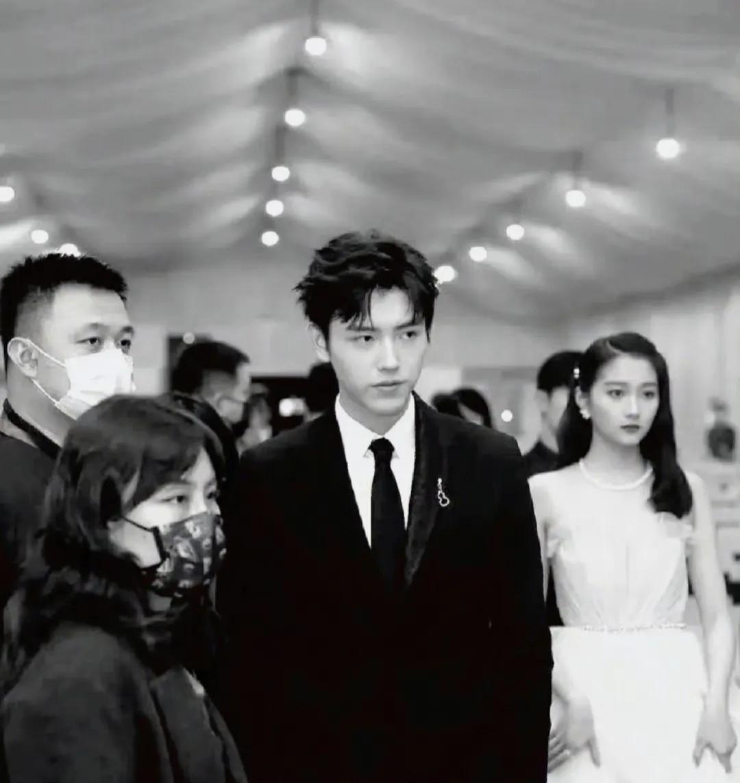 《不二之臣》为什么不能是他们！
《不二之臣》似乎确定是敖瑞鹏和沈羽洁了，
这俩兄