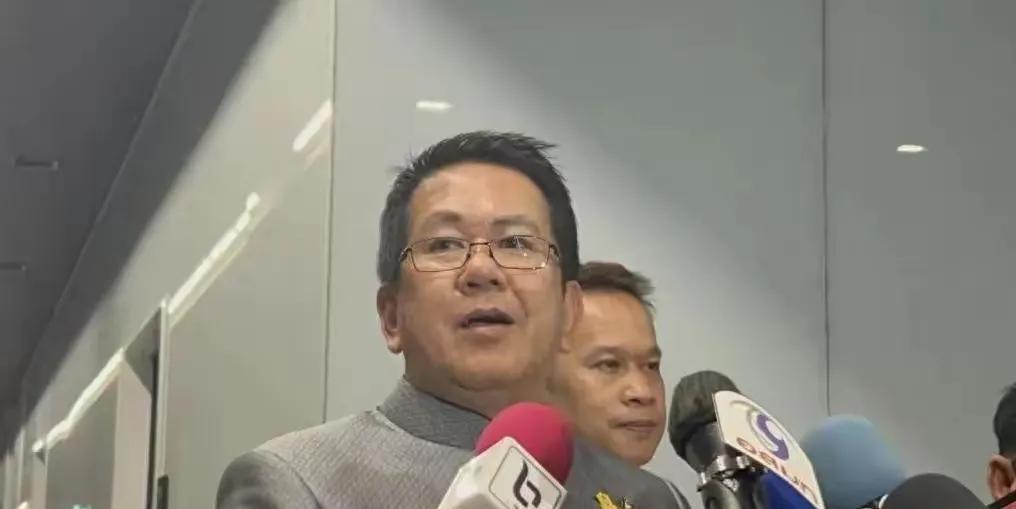 6月29日，泰国政府发言人吉拉育痛批反对派领导人，你们这是在帮柬埔寨的大忙。搞乱