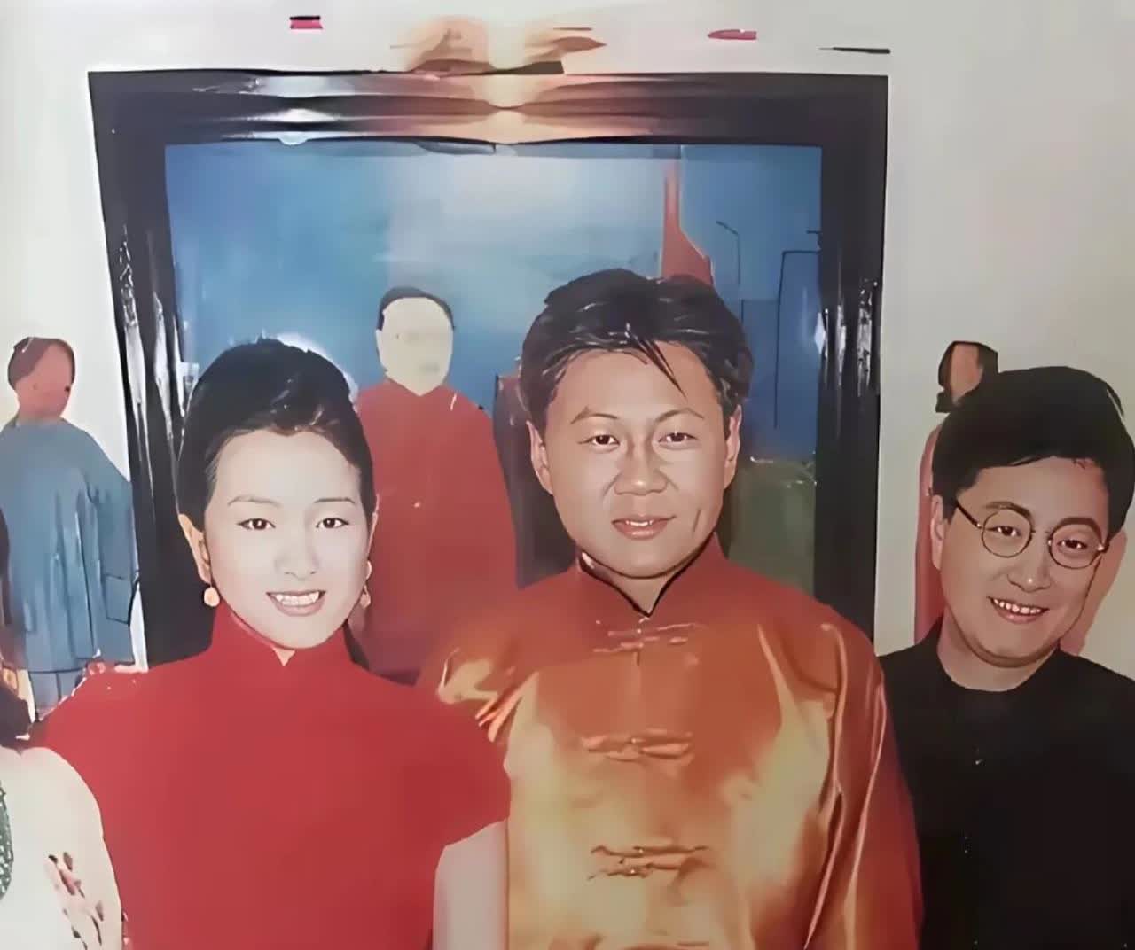 很多人都觉得巩俐当年被骗了，毕竟那男的只是个高级打工仔。

其实这男只是她的