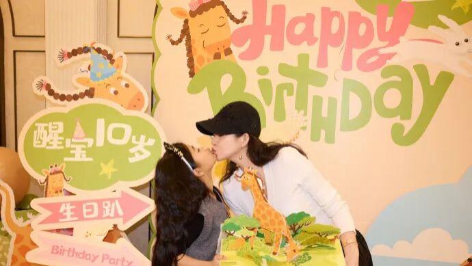 章子怡女儿丢失基因彩票，10岁醒宝被指像汪峰，姚晨送祝福反被喷