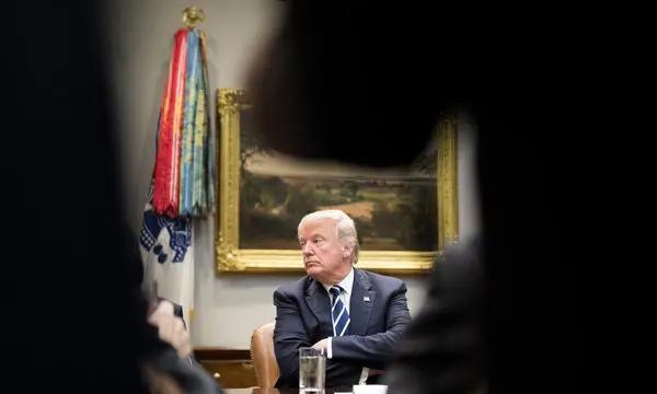 特朗普，误判了。
据报道，美国官员私下承认误判，他们本以为特朗普的“对等关税”大