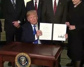 很多人说特朗普对中国加征关税，主要是为了遏制中国发展。这么想不完全正确，随着中国