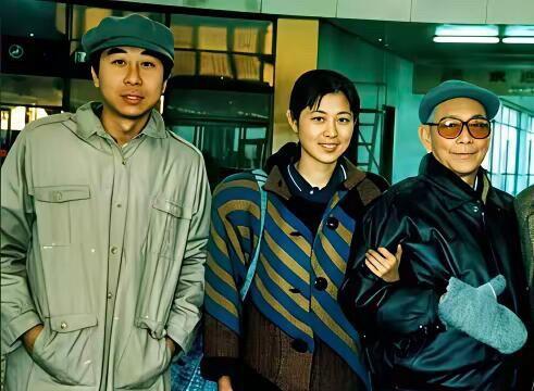 原来年轻时候的冯巩和倪萍长这样，相貌普普通通，你很难想象他们一个是央视大名鼎鼎的