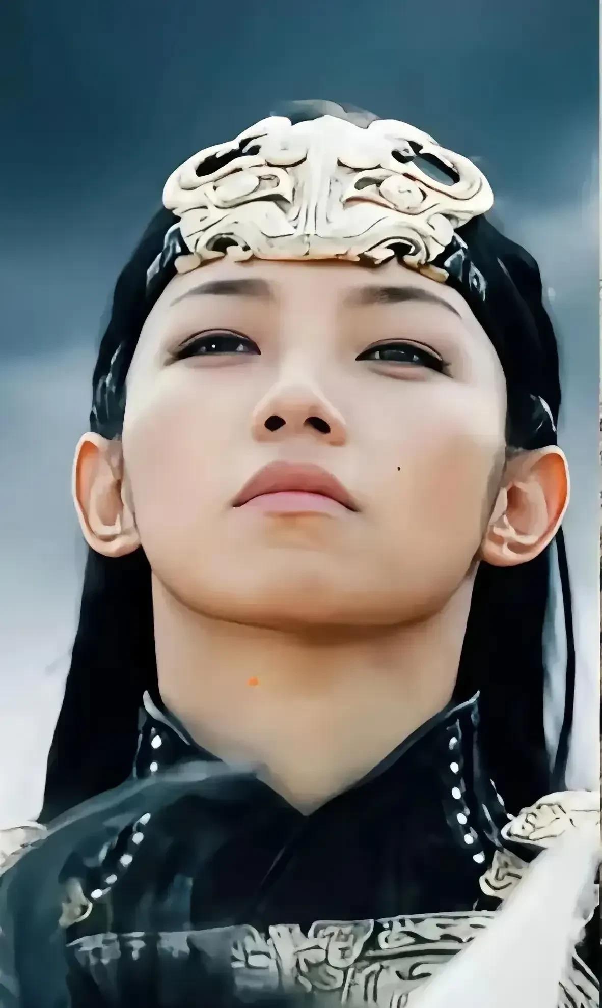 那尔那茜事件越扒越乱！
1、众所周知，关于高考加分，少数民族只能加5分，就连烈士