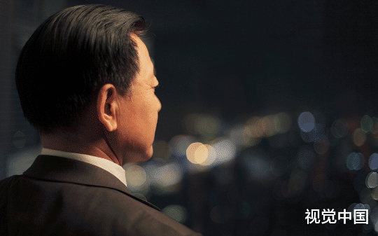 新任县委书记上任第一天，被县长千金当街扇耳光