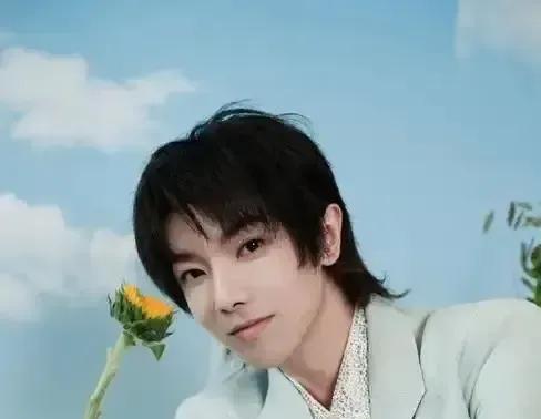 关于歌手华晨宇的六条相关信息：
1、华晨宇，1990年出生于湖北省十堰市，毕业于