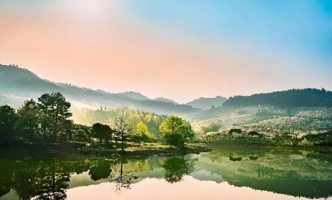 水调歌头：靖州祭父
了却平生愿，故地又重游。又到清明时节，往事上心头。仿佛嗷嗷待