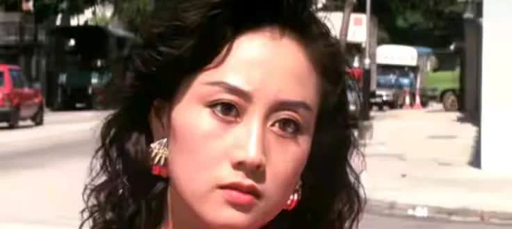 利智的美真的不需要看长相，看身材就够了，这是女人的第二张脸。如果说李嘉欣凭脸蛋有