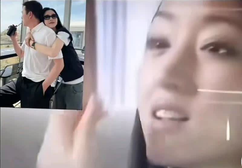 难道杨小姐还没有放下那段感情？在一档节目里，有人问起她怎样看赖文峰与楚玲的感情，