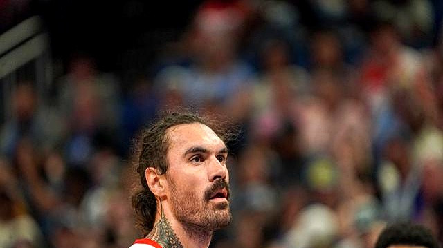 没崩！火箭一度落后23分&加强防守顽强追赶 三节打完落后9分