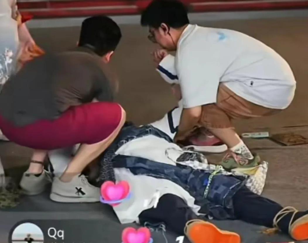 不得不佩服，老牌港星台星他们的敬业精神。
其实，早就财富自由了吧！还那么拼命干嘛