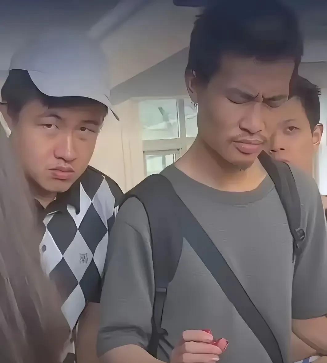 谁在吹捧韦东奕？