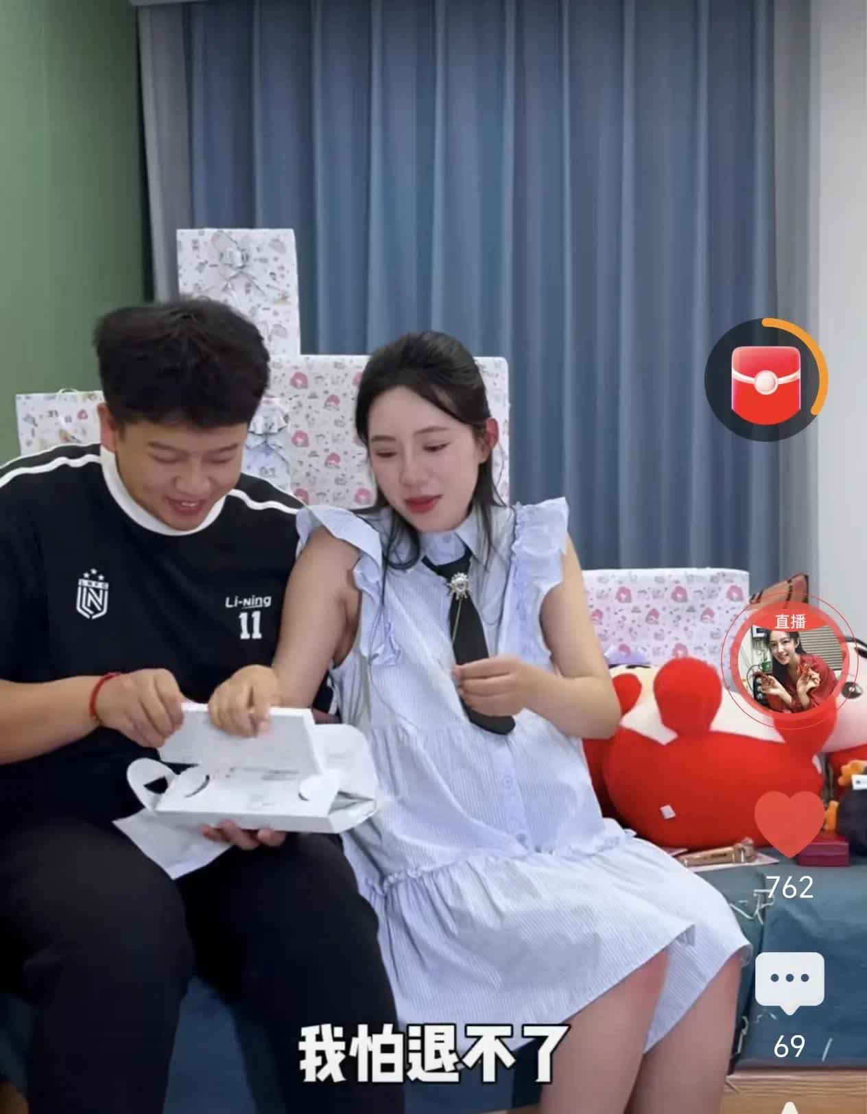 这女子确实厉害
才30岁就实现了财富自由[赞]
挺着大肚子都在直播，确实很拼